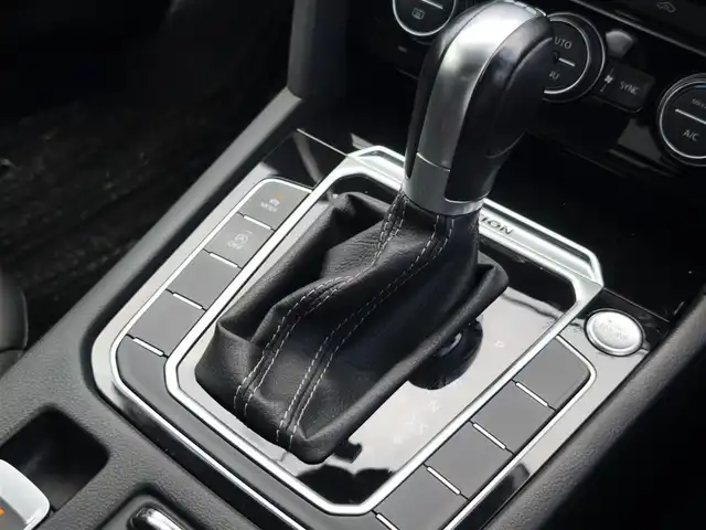 フォルクスワーゲン アルテオン TSI 4モーション Rラインアドバンス 熊本県 2019(平31)年 5.2万km 黒 サンルーフ/ＤＹＮＡＵＤＩＯサウンド　/純正ナビ/【フルセグTV/BT再生/CD/DVD/App-Connect】/全周囲カメラ/アダプティブクルーズコントロール/レーンアシスト/フロントアシスト/ブラインドスポットシステム/リアトラフィックアラート/ヘッドアップディスプレイ/パークアシスト/純正20インチアルミホイール/パドルシフト/全席シートヒーター/ドライブレコーダー前後/ETC2.0