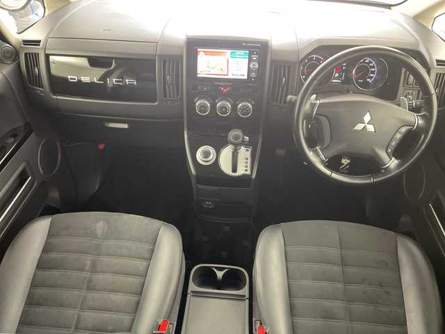 三菱 デリカＤ：５ シャモニー 道央・札幌 2018(平30)年 6.1万km ウォームホワイトパール 登録時走行距離60747km/社外SDナビ/　(carrozzeria/AVIC-RW802)/フルセグTV/FM/AM/Blue tooth/AUX/iPod/SDミュージックサーバー/バックカメラ/両側パワースライドドア/e-Assist(運転支援機能)/衝突被害軽減ブレーキシステム/車線逸脱警報システム/誤発信抑制機能（前進時）/前席シートヒーター/ハーフレザーシート/D席パワーシート/パドルシフト/ステアリングスイッチ/オートクルーズコントロール/HIDヘッドライト/オートライト/オートドアミラー/ドアバイザー/チップアップシート/4WD/ディーゼルターボ/センターデフロック/ビルトインETC