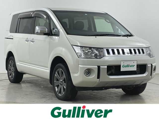 三菱 デリカＤ：５ シャモニー 道央・札幌 2018(平30)年 6.1万km ウォームホワイトパール 登録時走行距離60747km/社外SDナビ/　(carrozzeria/AVIC-RW802)/フルセグTV/FM/AM/Blue tooth/AUX/iPod/SDミュージックサーバー/バックカメラ/両側パワースライドドア/e-Assist(運転支援機能)/衝突被害軽減ブレーキシステム/車線逸脱警報システム/誤発信抑制機能（前進時）/前席シートヒーター/ハーフレザーシート/D席パワーシート/パドルシフト/ステアリングスイッチ/オートクルーズコントロール/HIDヘッドライト/オートライト/オートドアミラー/ドアバイザー/チップアップシート/4WD/ディーゼルターボ/センターデフロック/ビルトインETC