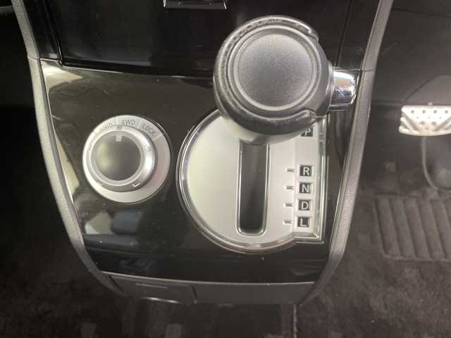 三菱 デリカＤ：５ シャモニー 道央・札幌 2018(平30)年 6.1万km ウォームホワイトパール 登録時走行距離60747km/社外SDナビ/　(carrozzeria/AVIC-RW802)/フルセグTV/FM/AM/Blue tooth/AUX/iPod/SDミュージックサーバー/バックカメラ/両側パワースライドドア/e-Assist(運転支援機能)/衝突被害軽減ブレーキシステム/車線逸脱警報システム/誤発信抑制機能（前進時）/前席シートヒーター/ハーフレザーシート/D席パワーシート/パドルシフト/ステアリングスイッチ/オートクルーズコントロール/HIDヘッドライト/オートライト/オートドアミラー/ドアバイザー/チップアップシート/4WD/ディーゼルターボ/センターデフロック/ビルトインETC