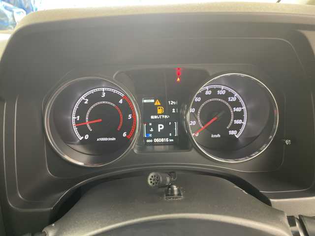 三菱 デリカＤ：５ シャモニー 道央・札幌 2018(平30)年 6.1万km ウォームホワイトパール 登録時走行距離60747km/社外SDナビ/　(carrozzeria/AVIC-RW802)/フルセグTV/FM/AM/Blue tooth/AUX/iPod/SDミュージックサーバー/バックカメラ/両側パワースライドドア/e-Assist(運転支援機能)/衝突被害軽減ブレーキシステム/車線逸脱警報システム/誤発信抑制機能（前進時）/前席シートヒーター/ハーフレザーシート/D席パワーシート/パドルシフト/ステアリングスイッチ/オートクルーズコントロール/HIDヘッドライト/オートライト/オートドアミラー/ドアバイザー/チップアップシート/4WD/ディーゼルターボ/センターデフロック/ビルトインETC