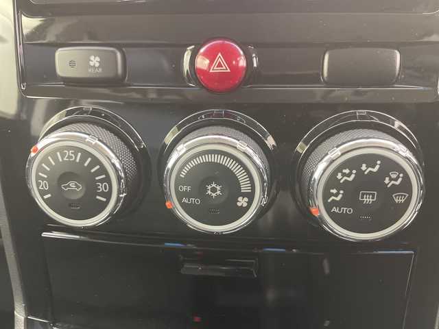 三菱 デリカＤ：５ シャモニー 道央・札幌 2018(平30)年 6.1万km ウォームホワイトパール 登録時走行距離60747km/社外SDナビ/　(carrozzeria/AVIC-RW802)/フルセグTV/FM/AM/Blue tooth/AUX/iPod/SDミュージックサーバー/バックカメラ/両側パワースライドドア/e-Assist(運転支援機能)/衝突被害軽減ブレーキシステム/車線逸脱警報システム/誤発信抑制機能（前進時）/前席シートヒーター/ハーフレザーシート/D席パワーシート/パドルシフト/ステアリングスイッチ/オートクルーズコントロール/HIDヘッドライト/オートライト/オートドアミラー/ドアバイザー/チップアップシート/4WD/ディーゼルターボ/センターデフロック/ビルトインETC