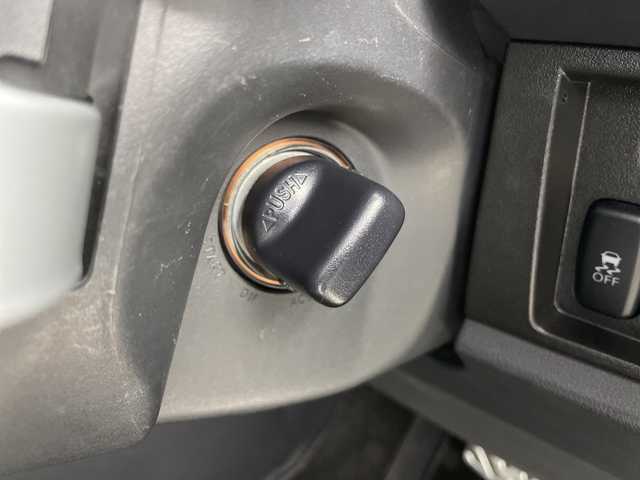 三菱 デリカＤ：５ シャモニー 道央・札幌 2018(平30)年 6.1万km ウォームホワイトパール 登録時走行距離60747km/社外SDナビ/　(carrozzeria/AVIC-RW802)/フルセグTV/FM/AM/Blue tooth/AUX/iPod/SDミュージックサーバー/バックカメラ/両側パワースライドドア/e-Assist(運転支援機能)/衝突被害軽減ブレーキシステム/車線逸脱警報システム/誤発信抑制機能（前進時）/前席シートヒーター/ハーフレザーシート/D席パワーシート/パドルシフト/ステアリングスイッチ/オートクルーズコントロール/HIDヘッドライト/オートライト/オートドアミラー/ドアバイザー/チップアップシート/4WD/ディーゼルターボ/センターデフロック/ビルトインETC