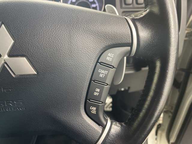 三菱 デリカＤ：５ シャモニー 道央・札幌 2018(平30)年 6.1万km ウォームホワイトパール 登録時走行距離60747km/社外SDナビ/　(carrozzeria/AVIC-RW802)/フルセグTV/FM/AM/Blue tooth/AUX/iPod/SDミュージックサーバー/バックカメラ/両側パワースライドドア/e-Assist(運転支援機能)/衝突被害軽減ブレーキシステム/車線逸脱警報システム/誤発信抑制機能（前進時）/前席シートヒーター/ハーフレザーシート/D席パワーシート/パドルシフト/ステアリングスイッチ/オートクルーズコントロール/HIDヘッドライト/オートライト/オートドアミラー/ドアバイザー/チップアップシート/4WD/ディーゼルターボ/センターデフロック/ビルトインETC