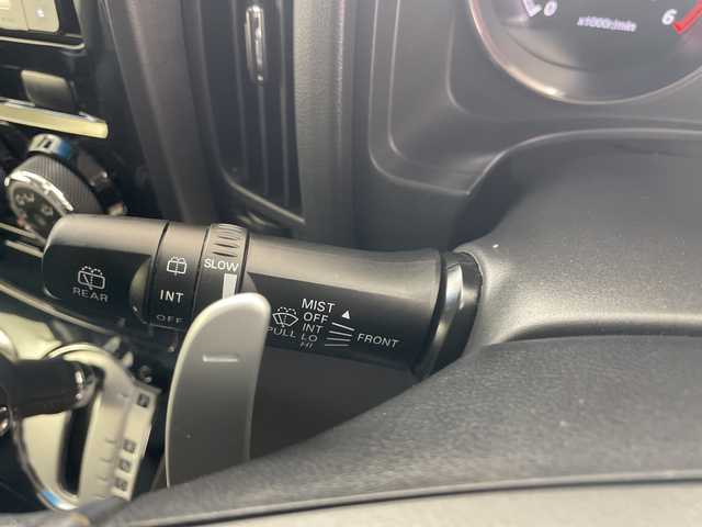 三菱 デリカＤ：５ シャモニー 道央・札幌 2018(平30)年 6.1万km ウォームホワイトパール 登録時走行距離60747km/社外SDナビ/　(carrozzeria/AVIC-RW802)/フルセグTV/FM/AM/Blue tooth/AUX/iPod/SDミュージックサーバー/バックカメラ/両側パワースライドドア/e-Assist(運転支援機能)/衝突被害軽減ブレーキシステム/車線逸脱警報システム/誤発信抑制機能（前進時）/前席シートヒーター/ハーフレザーシート/D席パワーシート/パドルシフト/ステアリングスイッチ/オートクルーズコントロール/HIDヘッドライト/オートライト/オートドアミラー/ドアバイザー/チップアップシート/4WD/ディーゼルターボ/センターデフロック/ビルトインETC