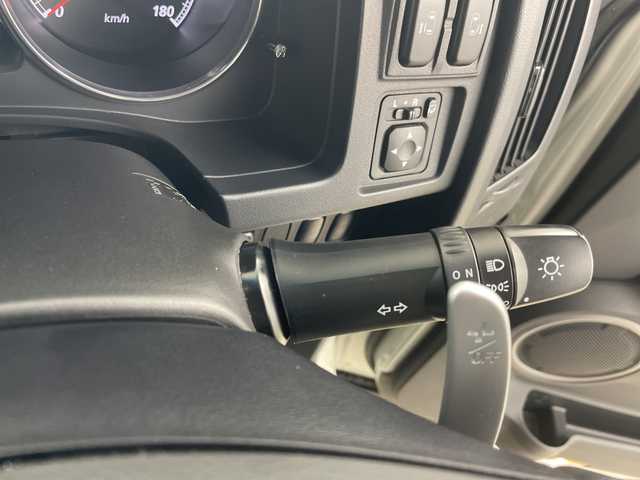 三菱 デリカＤ：５ シャモニー 道央・札幌 2018(平30)年 6.1万km ウォームホワイトパール 登録時走行距離60747km/社外SDナビ/　(carrozzeria/AVIC-RW802)/フルセグTV/FM/AM/Blue tooth/AUX/iPod/SDミュージックサーバー/バックカメラ/両側パワースライドドア/e-Assist(運転支援機能)/衝突被害軽減ブレーキシステム/車線逸脱警報システム/誤発信抑制機能（前進時）/前席シートヒーター/ハーフレザーシート/D席パワーシート/パドルシフト/ステアリングスイッチ/オートクルーズコントロール/HIDヘッドライト/オートライト/オートドアミラー/ドアバイザー/チップアップシート/4WD/ディーゼルターボ/センターデフロック/ビルトインETC