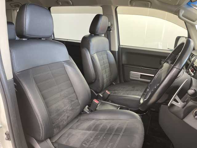 三菱 デリカＤ：５ シャモニー 道央・札幌 2018(平30)年 6.1万km ウォームホワイトパール 登録時走行距離60747km/社外SDナビ/　(carrozzeria/AVIC-RW802)/フルセグTV/FM/AM/Blue tooth/AUX/iPod/SDミュージックサーバー/バックカメラ/両側パワースライドドア/e-Assist(運転支援機能)/衝突被害軽減ブレーキシステム/車線逸脱警報システム/誤発信抑制機能（前進時）/前席シートヒーター/ハーフレザーシート/D席パワーシート/パドルシフト/ステアリングスイッチ/オートクルーズコントロール/HIDヘッドライト/オートライト/オートドアミラー/ドアバイザー/チップアップシート/4WD/ディーゼルターボ/センターデフロック/ビルトインETC