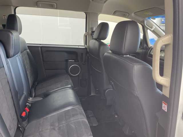 三菱 デリカＤ：５ シャモニー 道央・札幌 2018(平30)年 6.1万km ウォームホワイトパール 登録時走行距離60747km/社外SDナビ/　(carrozzeria/AVIC-RW802)/フルセグTV/FM/AM/Blue tooth/AUX/iPod/SDミュージックサーバー/バックカメラ/両側パワースライドドア/e-Assist(運転支援機能)/衝突被害軽減ブレーキシステム/車線逸脱警報システム/誤発信抑制機能（前進時）/前席シートヒーター/ハーフレザーシート/D席パワーシート/パドルシフト/ステアリングスイッチ/オートクルーズコントロール/HIDヘッドライト/オートライト/オートドアミラー/ドアバイザー/チップアップシート/4WD/ディーゼルターボ/センターデフロック/ビルトインETC