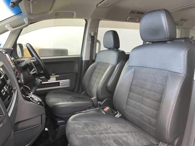 三菱 デリカＤ：５ シャモニー 道央・札幌 2018(平30)年 6.1万km ウォームホワイトパール 登録時走行距離60747km/社外SDナビ/　(carrozzeria/AVIC-RW802)/フルセグTV/FM/AM/Blue tooth/AUX/iPod/SDミュージックサーバー/バックカメラ/両側パワースライドドア/e-Assist(運転支援機能)/衝突被害軽減ブレーキシステム/車線逸脱警報システム/誤発信抑制機能（前進時）/前席シートヒーター/ハーフレザーシート/D席パワーシート/パドルシフト/ステアリングスイッチ/オートクルーズコントロール/HIDヘッドライト/オートライト/オートドアミラー/ドアバイザー/チップアップシート/4WD/ディーゼルターボ/センターデフロック/ビルトインETC