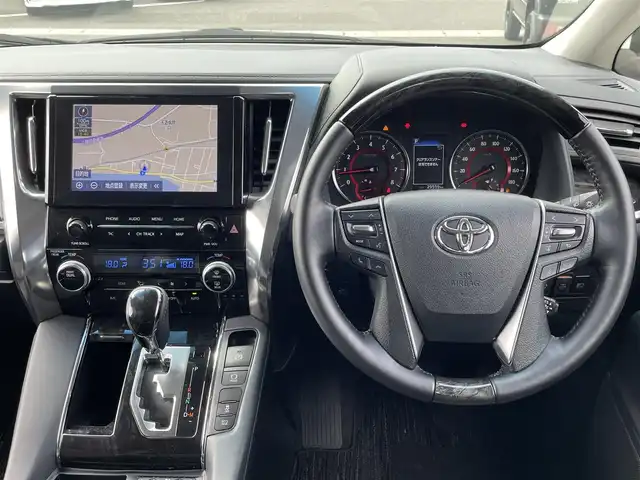 トヨタ アルファード S Cパッケージ 島根県 2023(令5)年 3万km ホワイトパールクリスタルシャイン サンルーフ/純正ナビ/フルセグTV/Bluetooth/バックカメラ/純正フリップダウンモニター/両側パワースライドドア/パワーバックドア /黒革シート/パワーシート/メモリーシート /シートヒーター /シートベンチレーション /ステアリングヒーター/ステアリングスイッチ/スマートキー/プッシュスタート /ビルトインETC/前後ドライブレコーダー/純正アルミホイール