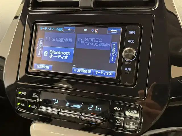 トヨタ プリウス A 群馬県 2016(平28)年 2.3万km スティールブロンドM トヨタセーフティセンス/・インテリジェントクリアランスソナー/・クリアランスソナー/・ブラインドスポットモニター/・ふらつき検知/・レーンディパーチャーアラート/・プリクラッシュセーフティ/・レーダークルーズコントロール/・パーキングアシスト/純正ディーラーナビ/・AM・FM/CD/DVD/  TV/SD/BT/バックモニター/ヘッドアップディスプレイ/スマートキー/オートライト/オートハイビーム/フォグランプ/ビルドインETC/ステアリングスイッチ/プッシュスタート/純正フロアマット/電動格納ウィンカーミラー