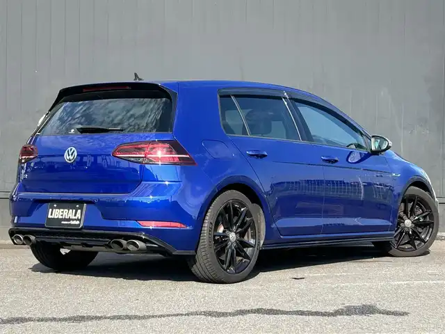 フォルクスワーゲン ゴルフ Ｒ 茨城県 2018(平30)年 4.7万km ラピスブルー 後期モデル/6MT車/純正9.2型SSDナビ/　(CD/DVD/App Connect)/フルセグTV/リアビューカメラ/ビルトインETC2.0/アダプティブクルーズコントロール/オプティカルパーキングシステム/プリクラッシュブレーキシステム/ブラインドスポットディテクション/レーンキープアシストシステム/パークディスタンスコントロール/プロアクティブオキュパントプロテクション/リアトラフィックアラート/LEDヘッドランプ/ダイナミックコーナリングランプ/IC付ターボ/本革巻きステアリング/ステアリングスイッチ/ロゴ入りブラック革シート/前席シートヒーター/運転席ドライビングポジションメモリー/プレトリア18インチアルミホイール/社外17インチAWスタッドレス積込/スマートエントリー/スタートシステム/禁煙車