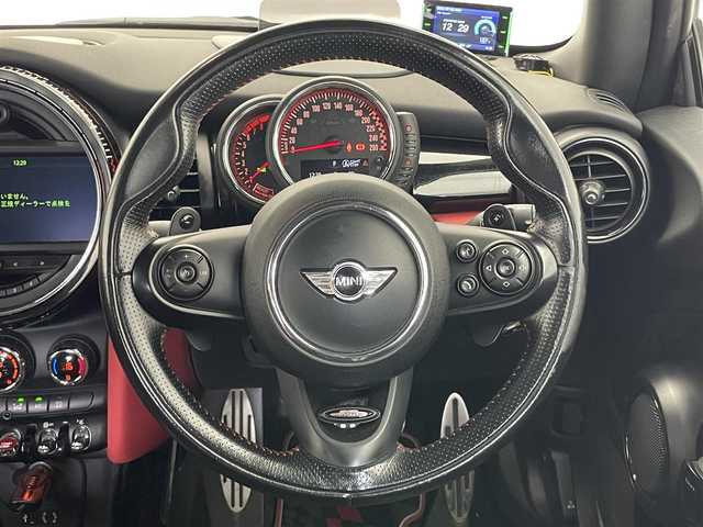 ＭＩＮＩ ミニ ジョンクーパーワークス 愛知県 2016(平28)年 7.7万km 赤 純正ナビ　ＳＴ車高調　社外アルミホイール　クルーズコントロール　ＬＥＤヘッドライト　ヘッドアップディスプレイ　ＥＴＣ　パドルシフト　前後ドライブレコーダー　純正フロアマット　Ｂｌｕｅｔｏｏｔｈ