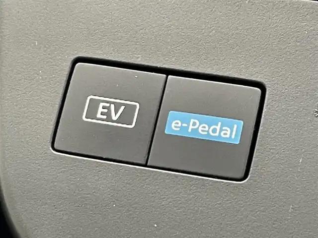 日産 セレナ e－パワー ハイウェイスター V 滋賀県 2023(令5)年 3万km プリズムホワイト 禁煙車/純正12.3型ナビ/【Bluetooth/HDMI/USB//AppleCarPlay/AndroidAuto】/ETC2.0/インテリジェントアラウンドビューモニター/インテリジェントルームミラー/ワイヤレス充電/360度セーフティアシスト/・プロパイロット/・インテリジェントエマージェンシーブレーキ/・前方衝突予測警報/・踏み間違い衝突防止アシスト/・車線逸脱防止支援システム/・車線逸脱警報/・ふらつき警報/・後側方衝突防止支援システム/・後側方車両検知警報/・後退時車両検知警報/・標識検知機能/SOSコール/両側パワースライドドア/LEDライト/電動パーキングブレーキ/オートブレーキホールド/スマートキー