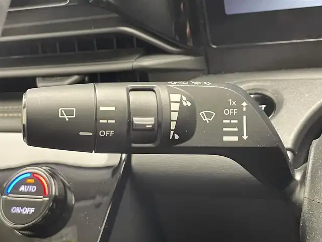 日産 セレナ e－パワー ハイウェイスター V 滋賀県 2023(令5)年 3万km プリズムホワイト 禁煙車/純正12.3型ナビ/【Bluetooth/HDMI/USB//AppleCarPlay/AndroidAuto】/ETC2.0/インテリジェントアラウンドビューモニター/インテリジェントルームミラー/ワイヤレス充電/360度セーフティアシスト/・プロパイロット/・インテリジェントエマージェンシーブレーキ/・前方衝突予測警報/・踏み間違い衝突防止アシスト/・車線逸脱防止支援システム/・車線逸脱警報/・ふらつき警報/・後側方衝突防止支援システム/・後側方車両検知警報/・後退時車両検知警報/・標識検知機能/SOSコール/両側パワースライドドア/LEDライト/電動パーキングブレーキ/オートブレーキホールド/スマートキー