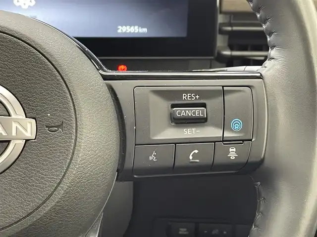 日産 セレナ e－パワー ハイウェイスター V 滋賀県 2023(令5)年 3万km プリズムホワイト 禁煙車/純正12.3型ナビ/【Bluetooth/HDMI/USB//AppleCarPlay/AndroidAuto】/ETC2.0/インテリジェントアラウンドビューモニター/インテリジェントルームミラー/ワイヤレス充電/360度セーフティアシスト/・プロパイロット/・インテリジェントエマージェンシーブレーキ/・前方衝突予測警報/・踏み間違い衝突防止アシスト/・車線逸脱防止支援システム/・車線逸脱警報/・ふらつき警報/・後側方衝突防止支援システム/・後側方車両検知警報/・後退時車両検知警報/・標識検知機能/SOSコール/両側パワースライドドア/LEDライト/電動パーキングブレーキ/オートブレーキホールド/スマートキー