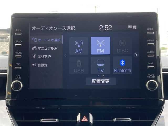 トヨタ カローラツーリング ハイブリッド ダブルバイビー 千葉県 2020(令2)年 6.4万km ホワイトパールクリスタルシャイン 純正9インチナビ/(フルセグTV BT CD DVD FM AM)/バックカメラ/衝突被害軽減システム/車線逸脱警報/クルーズコントロール/ハーフレザーシート/横滑り防止装置/ビルトインETC/アイドリングストップ/LEDヘッドライト/フォグランプ/オートライト/ウィンカーミラー/電動格納ミラー/純正17インチAW/シートヒーター/シートリフター/ステアリングヒーター/プッシュスタート/スマートキー/フロアマット/ドアバイザー/スペアキー/取扱説明書/保証書