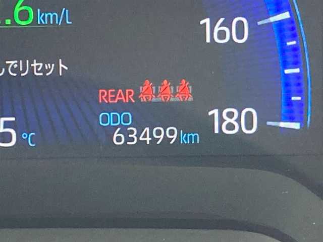 トヨタ カローラツーリング ハイブリッド ダブルバイビー 千葉県 2020(令2)年 6.4万km ホワイトパールクリスタルシャイン 純正9インチナビ/(フルセグTV BT CD DVD FM AM)/バックカメラ/衝突被害軽減システム/車線逸脱警報/クルーズコントロール/ハーフレザーシート/横滑り防止装置/ビルトインETC/アイドリングストップ/LEDヘッドライト/フォグランプ/オートライト/ウィンカーミラー/電動格納ミラー/純正17インチAW/シートヒーター/シートリフター/ステアリングヒーター/プッシュスタート/スマートキー/フロアマット/ドアバイザー/スペアキー/取扱説明書/保証書