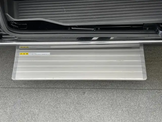 ホンダ ステップワゴン スパーダ eHEV プレミアムライン 愛知県 2024(令6)年 1.4万km クリスタルブラックパール 純正１１．４型ナビ　オートサイドステップ　全方位カメラ　禁煙車　ＢＳＭ　ハーフレザー　シートヒーター　ホンダセンシング　衝突軽減装置　追従クルコン　前後ドラレコ　電動リアゲート　オットマン　パドルシフト　ＬＥＤオートライト　HDMIポート　ETC2.0　コーナーセンサー　