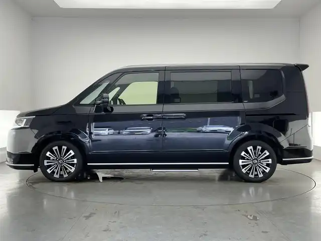 ホンダ ステップワゴン スパーダ eHEV プレミアムライン 愛知県 2024(令6)年 1.4万km クリスタルブラックパール 純正１１．４型ナビ　オートサイドステップ　全方位カメラ　禁煙車　ＢＳＭ　ハーフレザー　シートヒーター　ホンダセンシング　衝突軽減装置　追従クルコン　前後ドラレコ　電動リアゲート　オットマン　パドルシフト　ＬＥＤオートライト　HDMIポート　ETC2.0　コーナーセンサー　