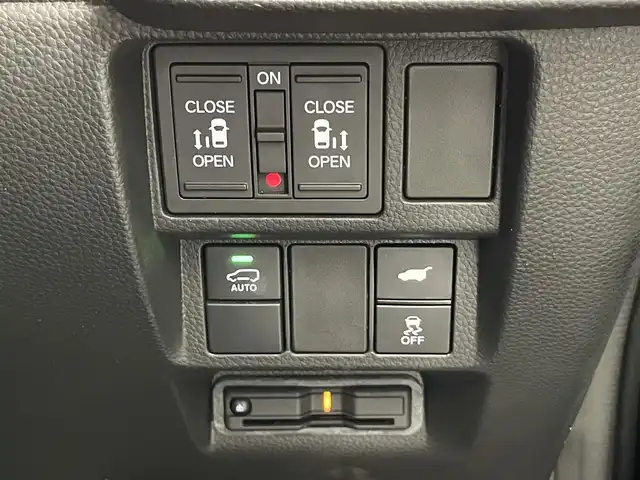 ホンダ ステップワゴン スパーダ eHEV プレミアムライン 愛知県 2024(令6)年 1.4万km クリスタルブラックパール 純正１１．４型ナビ　オートサイドステップ　全方位カメラ　禁煙車　ＢＳＭ　ハーフレザー　シートヒーター　ホンダセンシング　衝突軽減装置　追従クルコン　前後ドラレコ　電動リアゲート　オットマン　パドルシフト　ＬＥＤオートライト　HDMIポート　ETC2.0　コーナーセンサー　