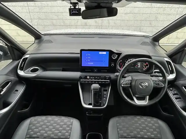 トヨタ ヴォクシー S－Z 福岡県 2022(令4)年 3.1万km ホワイトパールクリスタルシャイン 純正10.5型ディスプレイオーディオナビ(フルセグTV/CD/DVD/BT)快適利便パッケージHiトヨタセーフティーバックモニタコーナーセンサー両側電動パワスラレーダークルコンドラレコETC2.0シートヒーターハンドルヒーターUSBHDMI純正フロアマット純正三眼LED純正アルミホイールプッシュスタートスマートキー