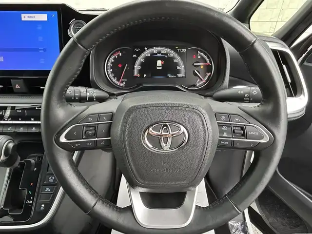 トヨタ ヴォクシー S－Z 福岡県 2022(令4)年 3.1万km ホワイトパールクリスタルシャイン 純正10.5型ディスプレイオーディオナビ(フルセグTV/CD/DVD/BT)快適利便パッケージHiトヨタセーフティーバックモニタコーナーセンサー両側電動パワスラレーダークルコンドラレコETC2.0シートヒーターハンドルヒーターUSBHDMI純正フロアマット純正三眼LED純正アルミホイールプッシュスタートスマートキー