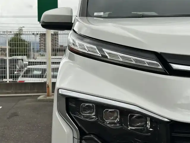 トヨタ ヴォクシー S－Z 福岡県 2022(令4)年 3.1万km ホワイトパールクリスタルシャイン 純正10.5型ディスプレイオーディオナビ(フルセグTV/CD/DVD/BT)快適利便パッケージHiトヨタセーフティーバックモニタコーナーセンサー両側電動パワスラレーダークルコンドラレコETC2.0シートヒーターハンドルヒーターUSBHDMI純正フロアマット純正三眼LED純正アルミホイールプッシュスタートスマートキー