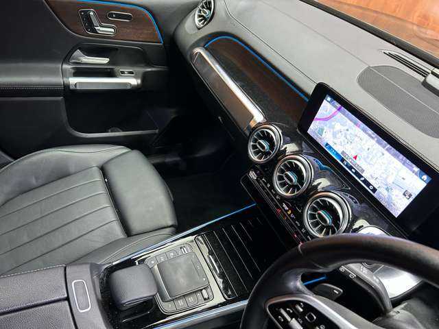 メルセデス・ベンツ ＧＬＢ２００ｄ 千葉県 2021(令3)年 6.1万km コスモスブラック ＡＭＧレザーエクスクルーシブＰＫＧ　/アドバンスドＰＫＧ　/パノラマＳＲ　/黒革　/ＡＣＣ　/ＨＵＤ　/ナビ　/ＴＶ　/３６０°　/シートＨ　/電動リアゲート　/アンビエントライト　/衝突軽減Ｂ　/ＢＳＭ　/ＬＫＡ　/ドラレコ