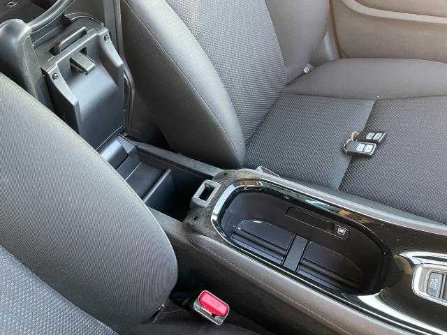 ホンダ ヴェゼル ハイブリッド X 岩手県 2015(平27)年 6.7万km クリスタルブラックパール 社外ナビ　Ｂｌｕｅｔｏｏｔｈ／ＣＤ／ＤＶＤ／フルセグＴＶ　/バックカメラ　/オートエアコン　/前席シートヒーター　/あんしんＰＫＧ　/４ＷＤ　/クルーズコントロール　/ＬＥＤヘッドライト　/アイドリングストップ/オートエアコン