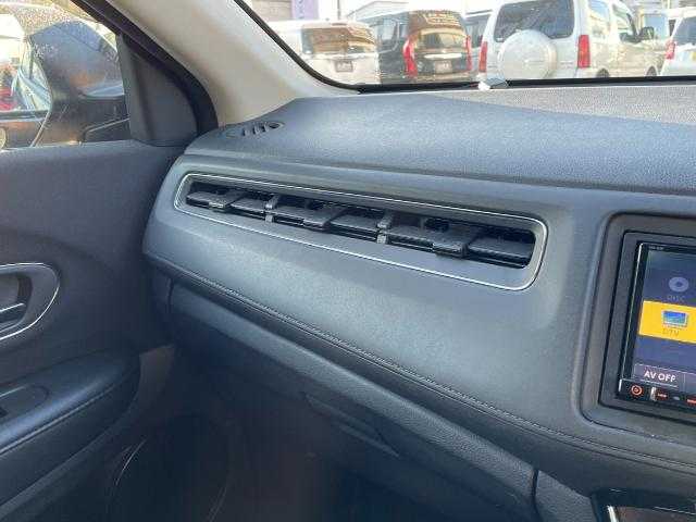 ホンダ ヴェゼル ハイブリッド X 岩手県 2015(平27)年 6.7万km クリスタルブラックパール 社外ナビ　Ｂｌｕｅｔｏｏｔｈ／ＣＤ／ＤＶＤ／フルセグＴＶ　/バックカメラ　/オートエアコン　/前席シートヒーター　/あんしんＰＫＧ　/４ＷＤ　/クルーズコントロール　/ＬＥＤヘッドライト　/アイドリングストップ/オートエアコン