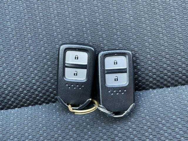 ホンダ ヴェゼル ハイブリッド X 岩手県 2015(平27)年 6.7万km クリスタルブラックパール 社外ナビ　Ｂｌｕｅｔｏｏｔｈ／ＣＤ／ＤＶＤ／フルセグＴＶ　/バックカメラ　/オートエアコン　/前席シートヒーター　/あんしんＰＫＧ　/４ＷＤ　/クルーズコントロール　/ＬＥＤヘッドライト　/アイドリングストップ/オートエアコン