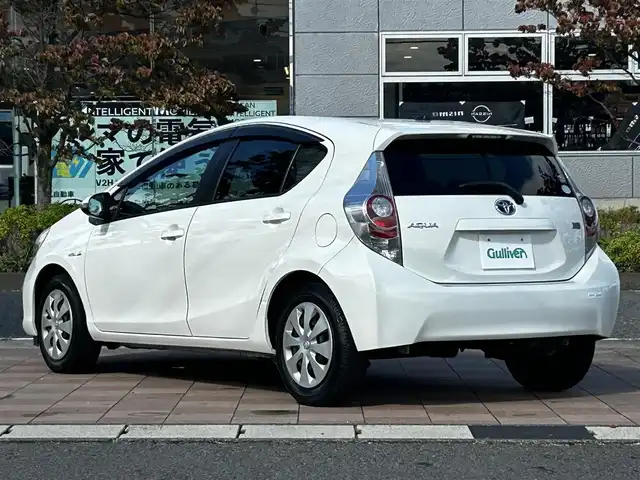 トヨタ アクア S 福島県 2014(平26)年 2.6万km ライムホワイトパールクリスタルシャイン 純正ナビ/(AM/FM/CD/DVD)/フルセグTV/Ｂｌｕｅｔｏｏｔｈオーディオ/社外フロアマット/スマートキー/プッシュスタート/オートライト/アイドリングストップ