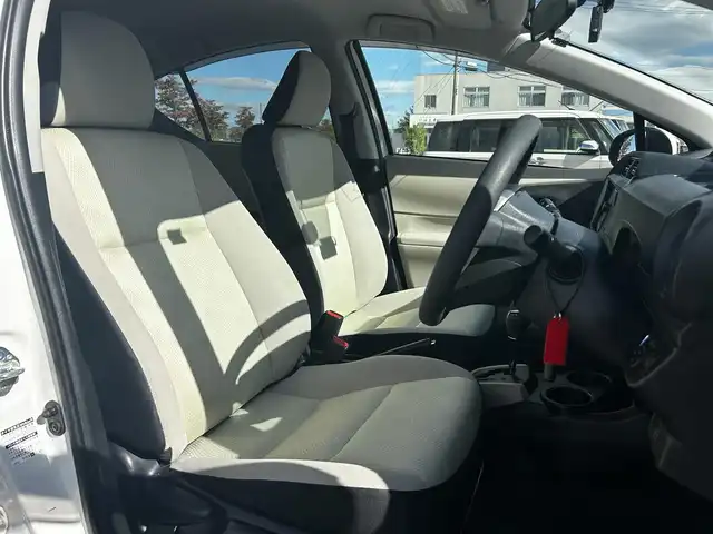 トヨタ アクア S 福島県 2014(平26)年 2.6万km ライムホワイトパールクリスタルシャイン 純正ナビ/(AM/FM/CD/DVD)/フルセグTV/Ｂｌｕｅｔｏｏｔｈオーディオ/社外フロアマット/スマートキー/プッシュスタート/オートライト/アイドリングストップ
