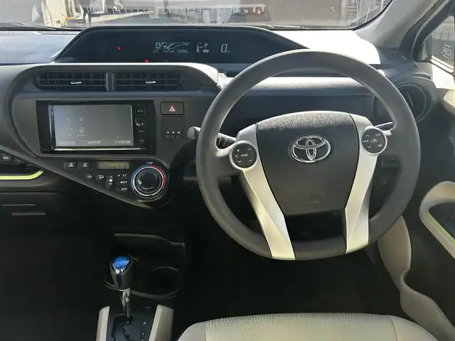 トヨタ アクア S 福島県 2014(平26)年 2.6万km ライムホワイトパールクリスタルシャイン 純正ナビ/(AM/FM/CD/DVD)/フルセグTV/Ｂｌｕｅｔｏｏｔｈオーディオ/社外フロアマット/スマートキー/プッシュスタート/オートライト/アイドリングストップ