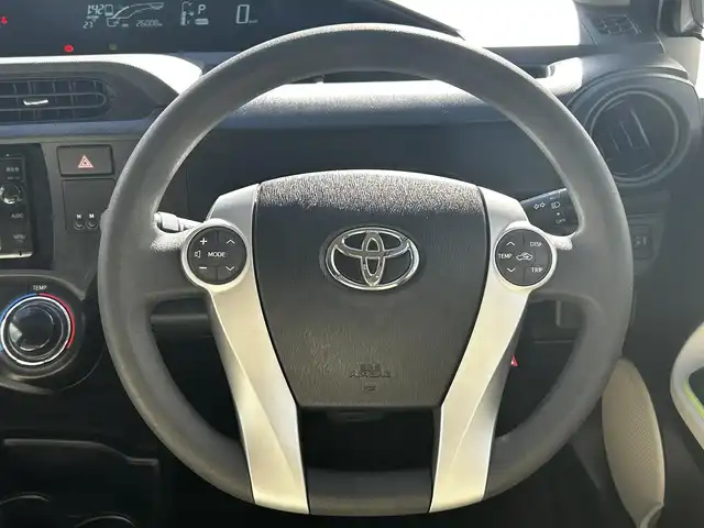 トヨタ アクア S 福島県 2014(平26)年 2.6万km ライムホワイトパールクリスタルシャイン 純正ナビ/(AM/FM/CD/DVD)/フルセグTV/Ｂｌｕｅｔｏｏｔｈオーディオ/社外フロアマット/スマートキー/プッシュスタート/オートライト/アイドリングストップ