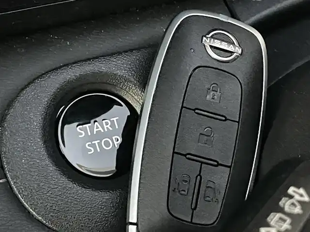 日産 セレナ e－パワー ハイウェイスター V 千葉県 2024(令6)年 1.1万km プリズムホワイト プロパイロット/衝突軽減ブレーキ/全方位カメラ/フリップダウンモニター/両側パワースライドドア/コーナーセンサー/純正１２型ナビ/フルセグＴＶ/置くだけ充電/デジタルインナーミラー/ＬＥＤヘッドライト