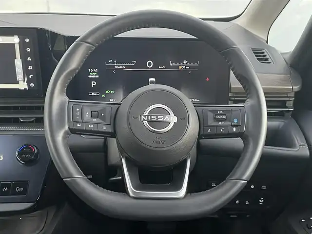 日産 セレナ e－パワー ハイウェイスター V 千葉県 2024(令6)年 1.1万km プリズムホワイト プロパイロット/衝突軽減ブレーキ/全方位カメラ/フリップダウンモニター/両側パワースライドドア/コーナーセンサー/純正１２型ナビ/フルセグＴＶ/置くだけ充電/デジタルインナーミラー/ＬＥＤヘッドライト