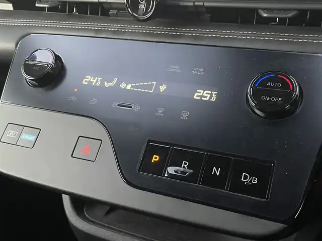 日産 セレナ e－パワー ハイウェイスター V 千葉県 2024(令6)年 1.1万km プリズムホワイト プロパイロット/衝突軽減ブレーキ/全方位カメラ/フリップダウンモニター/両側パワースライドドア/コーナーセンサー/純正１２型ナビ/フルセグＴＶ/置くだけ充電/デジタルインナーミラー/ＬＥＤヘッドライト