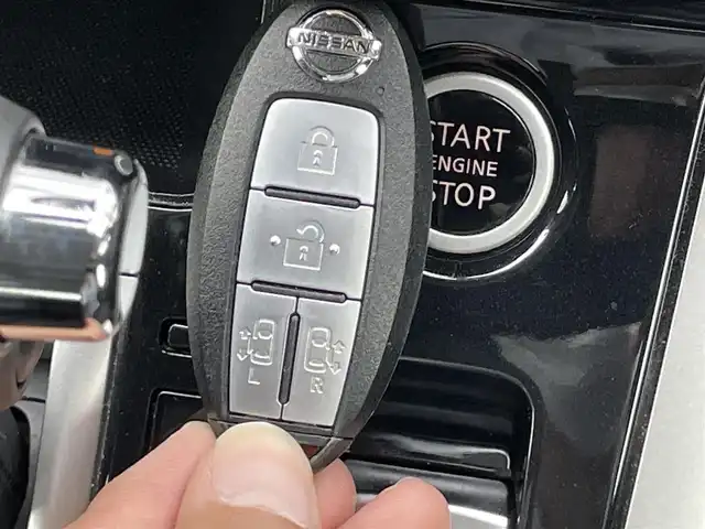 日産 セレナ X Vセレクション 千葉県 2017(平29)年 4.6万km ブリリアントホワイトパール プロパイロット/衝突軽減ブレーキ/全方位カメラ/両側パワースライドドア/フリップダウンモニター/純正８インチナビ/フルセグＴＶ/コーナーセンサー/ＬＥＤヘッドライト/オートライト