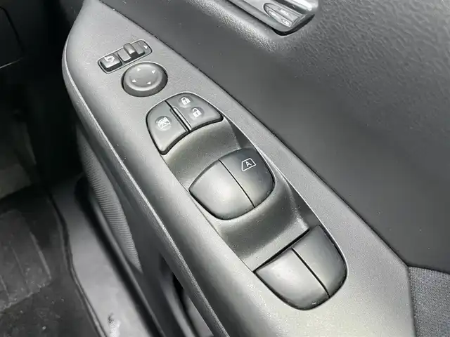 日産 セレナ X Vセレクション 千葉県 2017(平29)年 4.6万km ブリリアントホワイトパール プロパイロット/衝突軽減ブレーキ/全方位カメラ/両側パワースライドドア/フリップダウンモニター/純正８インチナビ/フルセグＴＶ/コーナーセンサー/ＬＥＤヘッドライト/オートライト