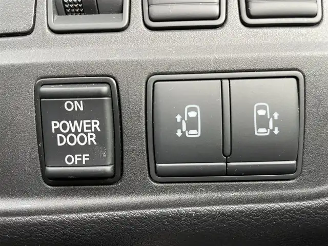 日産 セレナ X Vセレクション 千葉県 2017(平29)年 4.6万km ブリリアントホワイトパール プロパイロット/衝突軽減ブレーキ/全方位カメラ/両側パワースライドドア/フリップダウンモニター/純正８インチナビ/フルセグＴＶ/コーナーセンサー/ＬＥＤヘッドライト/オートライト