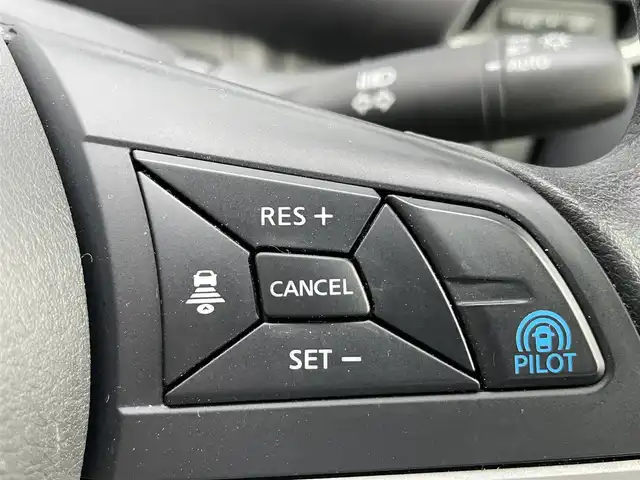 日産 セレナ X Vセレクション 千葉県 2017(平29)年 4.6万km ブリリアントホワイトパール プロパイロット/衝突軽減ブレーキ/全方位カメラ/両側パワースライドドア/フリップダウンモニター/純正８インチナビ/フルセグＴＶ/コーナーセンサー/ＬＥＤヘッドライト/オートライト