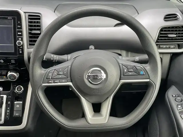 日産 セレナ X Vセレクション 千葉県 2017(平29)年 4.6万km ブリリアントホワイトパール プロパイロット/衝突軽減ブレーキ/全方位カメラ/両側パワースライドドア/フリップダウンモニター/純正８インチナビ/フルセグＴＶ/コーナーセンサー/ＬＥＤヘッドライト/オートライト