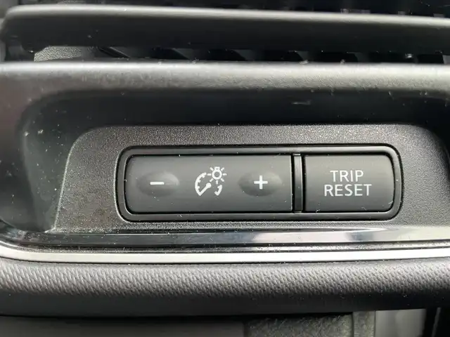 日産 セレナ X Vセレクション 千葉県 2017(平29)年 4.6万km ブリリアントホワイトパール プロパイロット/衝突軽減ブレーキ/全方位カメラ/両側パワースライドドア/フリップダウンモニター/純正８インチナビ/フルセグＴＶ/コーナーセンサー/ＬＥＤヘッドライト/オートライト