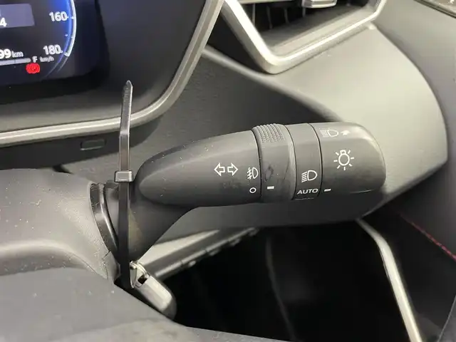 トヨタ カローラ スポーツ ハイブリッドG Z 埼玉県 2023(令5)年 1.4万km アティチュードブラックマイカ/プラチナホワイトパールマイカ 純正８インチディスプレイオーディオ　バックカメラ　ビルトインＥＴＣ　セーフティセンス　レーダークルーズコントロール　シートヒーター　ステアリングヒーター　オートハイビーム　ＬＥＤヘッドライト　地デジ