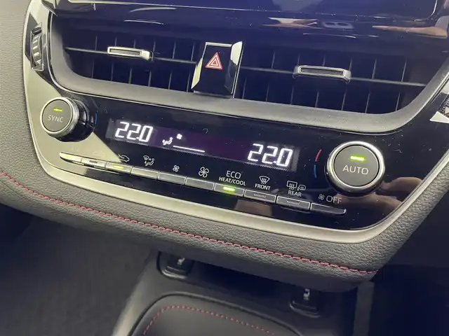 トヨタ カローラ スポーツ ハイブリッドG Z 埼玉県 2023(令5)年 1.4万km アティチュードブラックマイカ/プラチナホワイトパールマイカ 純正８インチディスプレイオーディオ　バックカメラ　ビルトインＥＴＣ　セーフティセンス　レーダークルーズコントロール　シートヒーター　ステアリングヒーター　オートハイビーム　ＬＥＤヘッドライト　地デジ