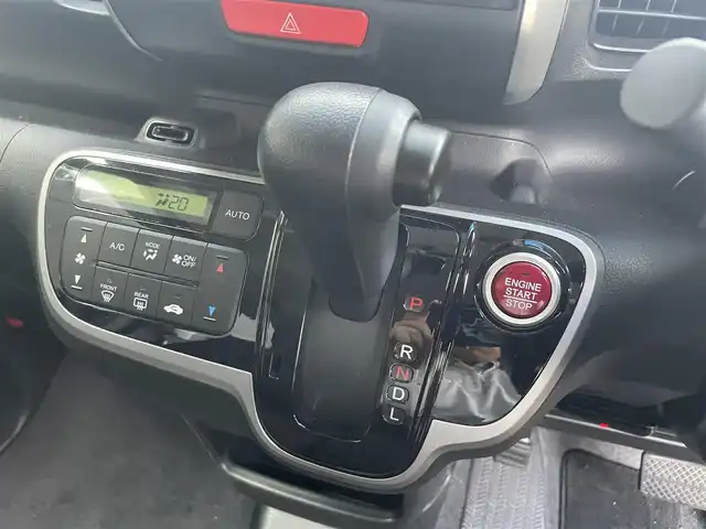 ホンダ Ｎ ＢＯＸ G Lパッケージ 滋賀県 2014(平26)年 6.1万km プレミアムホワイトパール 純正8インチナビ/【Bluetooth/CD/DVD/フルセグTV】/バックカメラ/片側パワースライドドア/HIDヘッドライト/オートライト/プッシュスタート/スマートキー