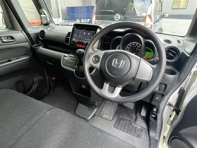 ホンダ Ｎ ＢＯＸ G Lパッケージ 滋賀県 2014(平26)年 6.1万km プレミアムホワイトパール 純正8インチナビ/【Bluetooth/CD/DVD/フルセグTV】/バックカメラ/片側パワースライドドア/HIDヘッドライト/オートライト/プッシュスタート/スマートキー
