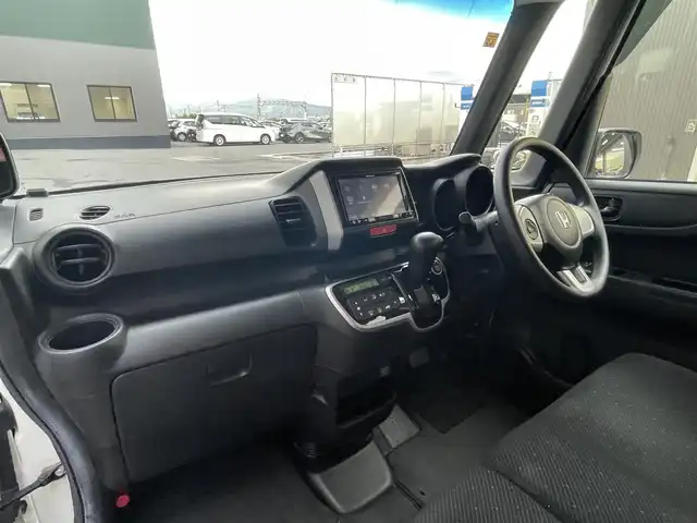 ホンダ Ｎ ＢＯＸ G Lパッケージ 滋賀県 2014(平26)年 6.1万km プレミアムホワイトパール 純正8インチナビ/【Bluetooth/CD/DVD/フルセグTV】/バックカメラ/片側パワースライドドア/HIDヘッドライト/オートライト/プッシュスタート/スマートキー